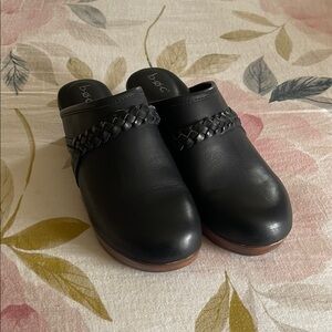 b.o.c. Women's Black Slip-On Clogs